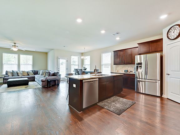 3rd image of 39388 Legacy Lake Dr