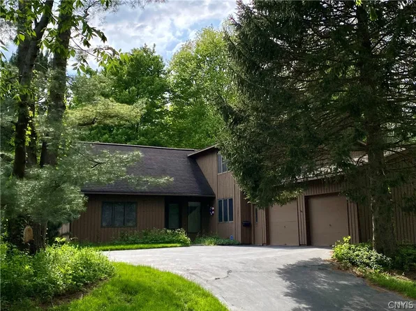 3247 Far Reach Dr, Baldwinsville, NY 13027