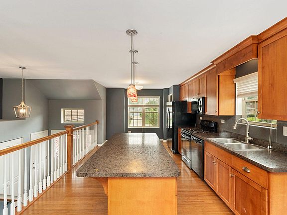 4th image of 1311 Hosmer St