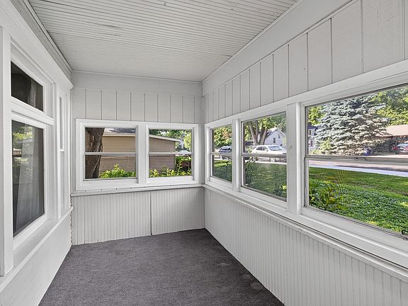 4th image of 1094 Kent St