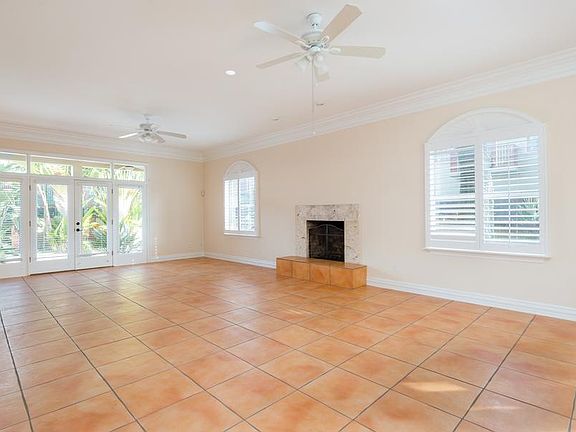 5th image of 1607 Deleon St