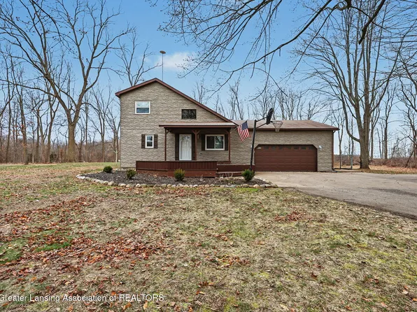 3161 Island Hwy, Charlotte, MI 48813