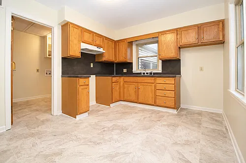 Modern 2BR Ranch with Updated Kitchen & Bath, 2 Car Attached Garage and Large Fenced Yard! Washin... — Photo 3