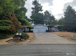 11213-11215 89th Avenue Ct E, Puyallup, WA
