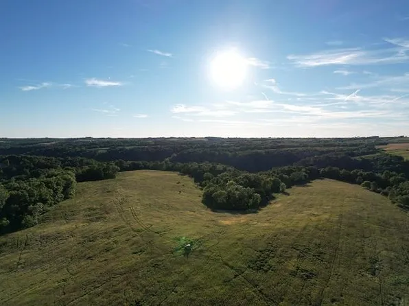 38379 239th Ave, La Motte, IA 52054