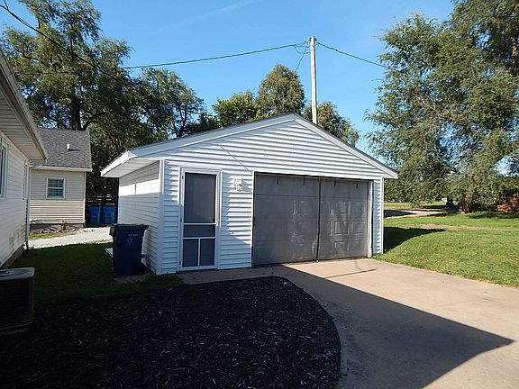2nd image of 1109 Hacker St