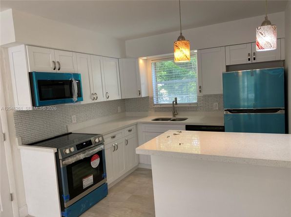 601 SE 5th Ct APT 208