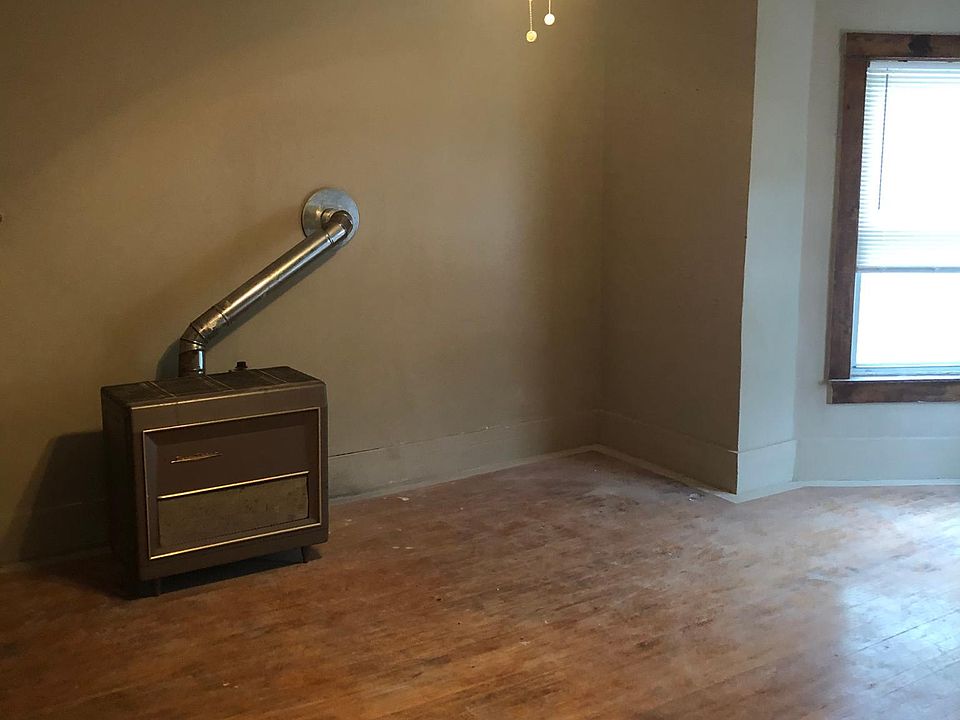 2nd image of 90 Lakewood St APT 2