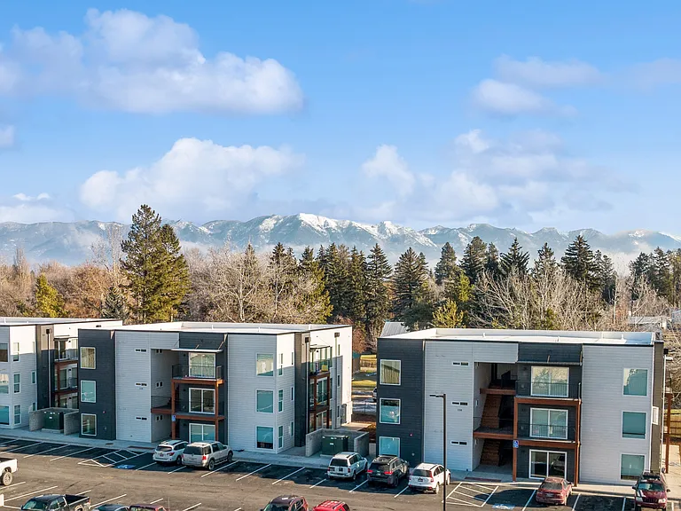 126 E Evergreen Dr #104 — Photo 2
