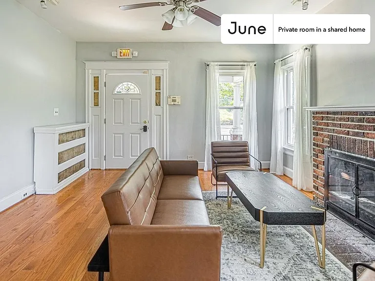 1214 Michigan Ave NE #D — Photo 3