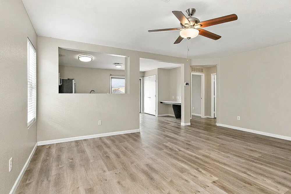 3 bed, 2.0 bath, 1327 sqft, $1,920 — Photo 4
