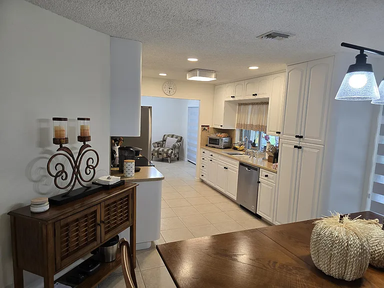 939 Hibiscus Dr — Photo 8