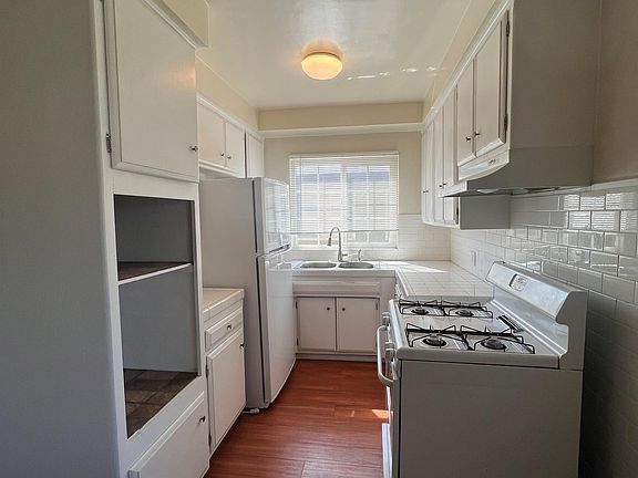 4th image of 118-120 S Chester Ave #11089605