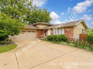 27W181 Jewell Rd, Winfield, IL 60190