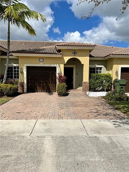 1st image of 3371 NE 11th Dr #3371