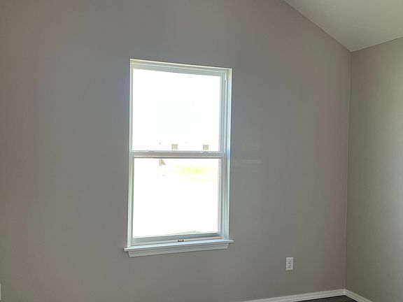 5th image of 2979 N Dickerson Ave