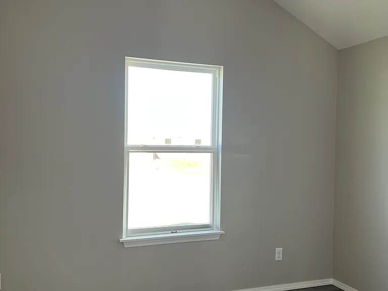 2979 N Dickerson Ave — Photo 5