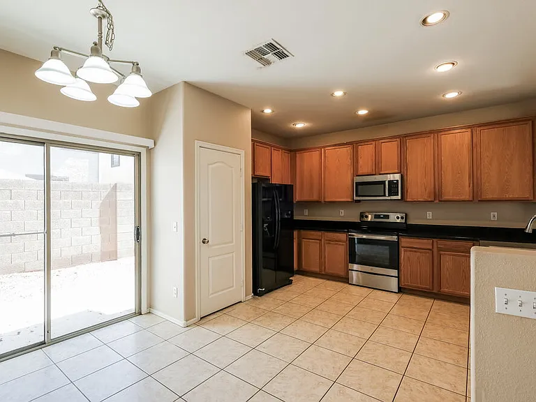 11242 W Garfield St — Photo 7