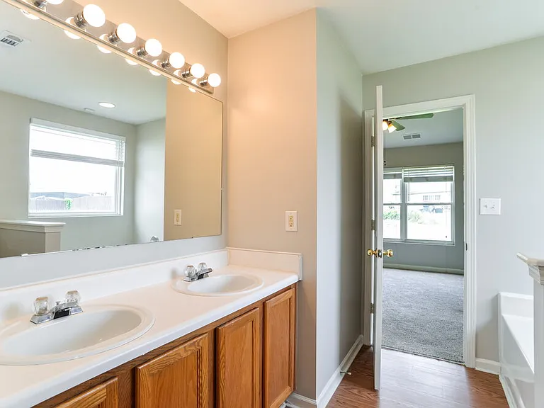 10013 Green Hedge Ave — Photo 10