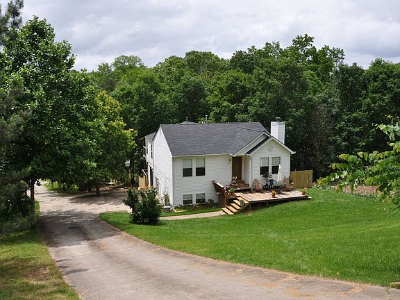 3rd image of 2412 Iron Horse Dr