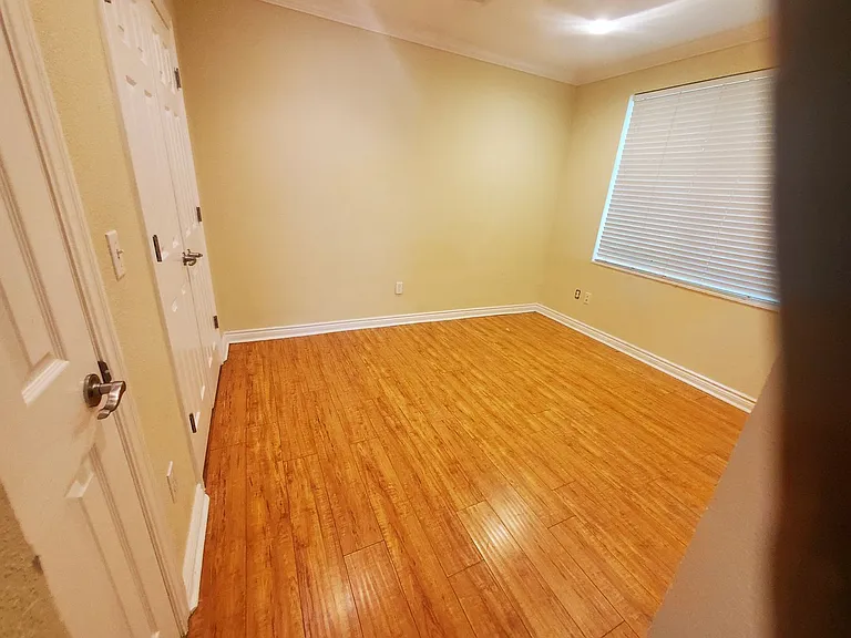 Historical 1 Bedroom Spacious Units! — Photo 1