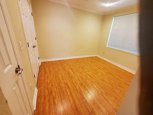 Historical 1 Bedroom Spacious Units! Photo 1