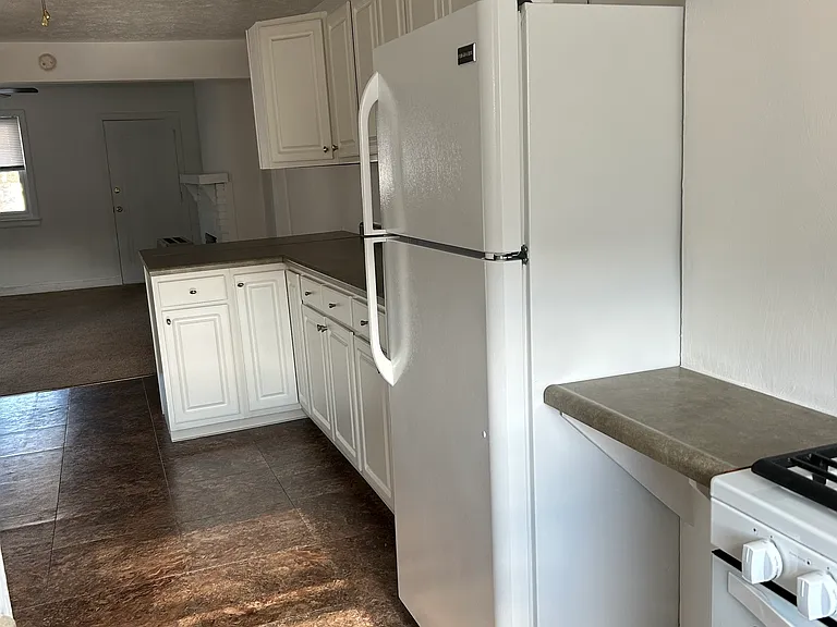 1430 Muldowney Ave — Photo 12