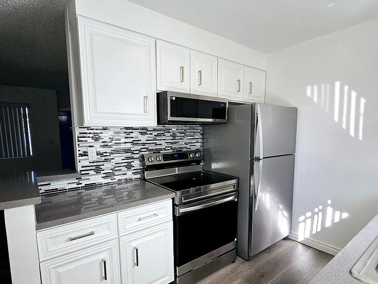 Harmony Court Apartments — Photo 13