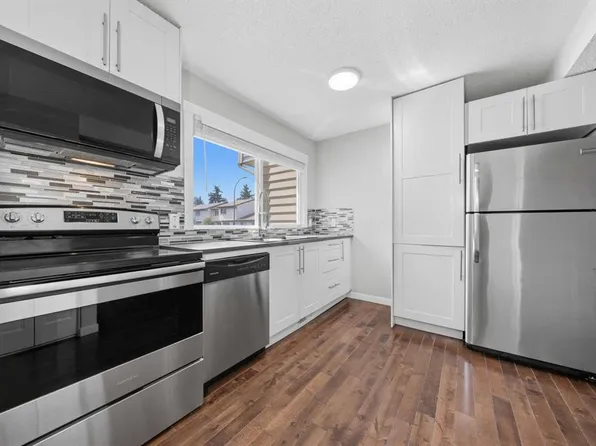 6100 SW 4th Ave NE #59, Calgary, AB T2A 5Z8