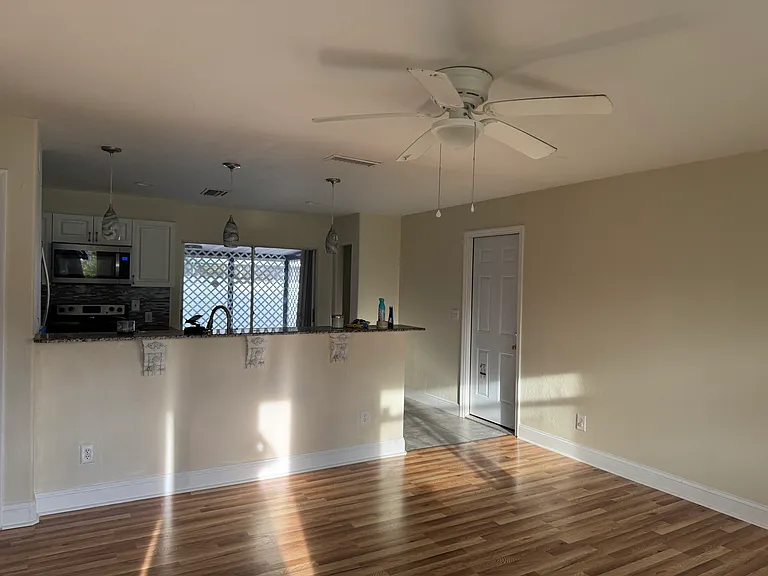 19145 Miami Blvd — Photo 9