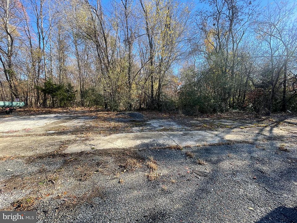 2nd image of Cedar Ln