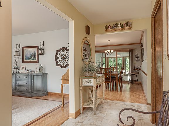 4th image of 740 Oakwood Dr