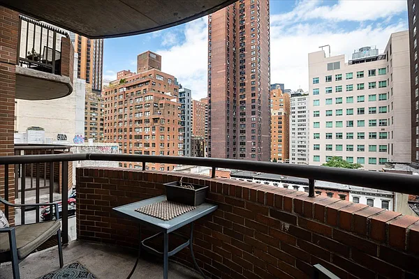 Sold by Remax City Square | media 7