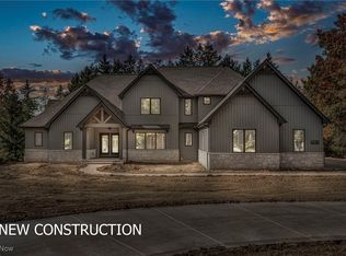 35 Hopewell Trl, Moreland Hills, OH 44022