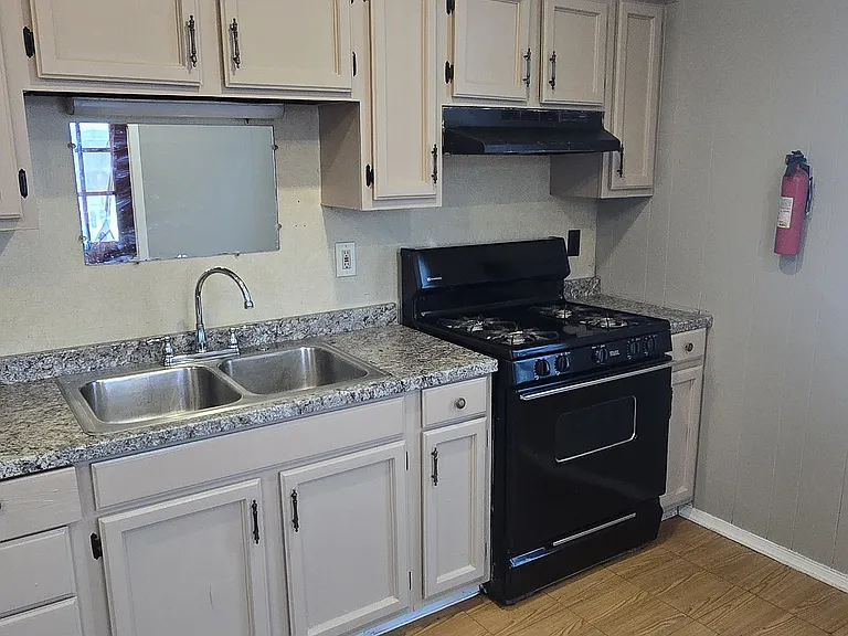 22 Chestnut St #1 — Photo 5
