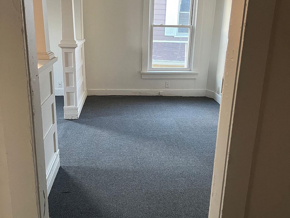 1st image of 210 Lane St #1/2