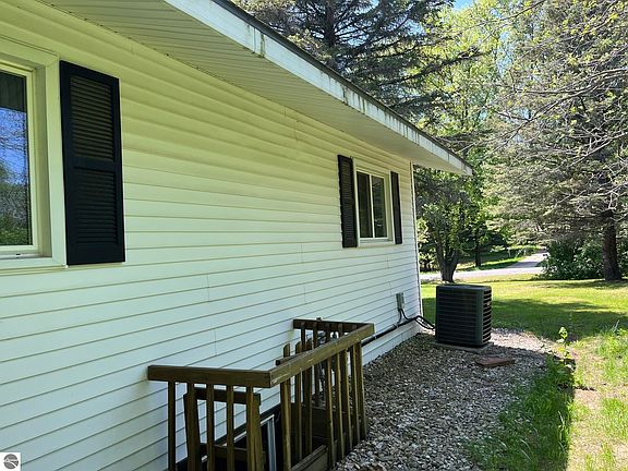 4th image of 2510 E Silver Lake Rd N