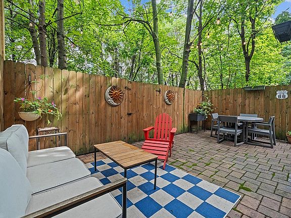 2nd image of 425 Lincoln Pl APT 1RG