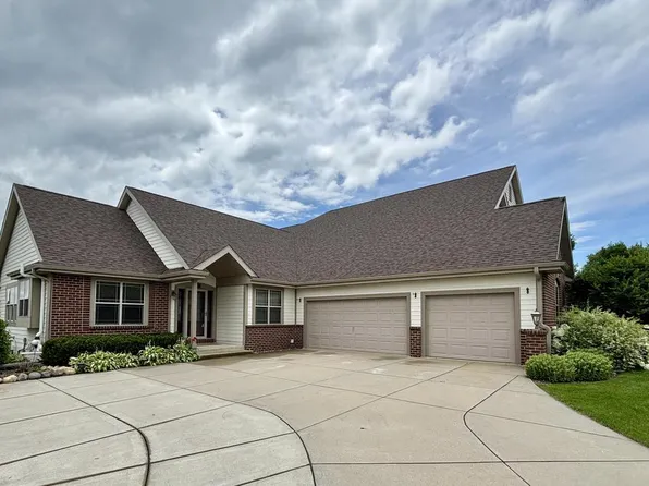 511 Acorn PASS, Hartford, WI 53027