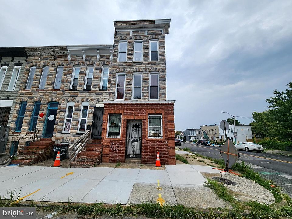 1st image of 241 S Calhoun St