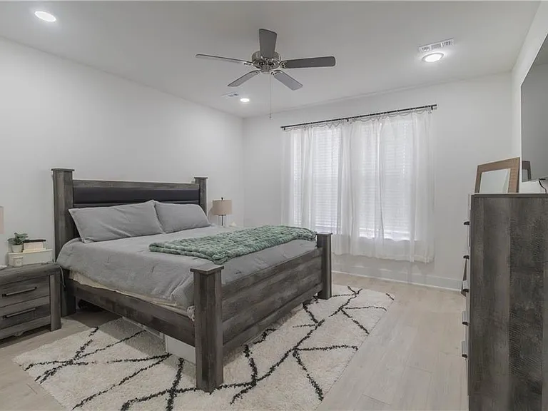 112 S Broyles Ave — Photo 12