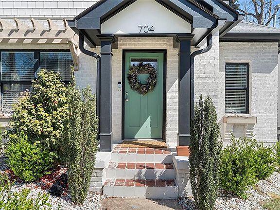 4th image of 704 Rochelle Dr SW