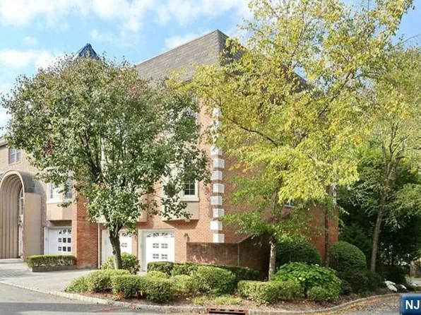 100 Stonegate Trl #1, Cresskill, NJ 07626