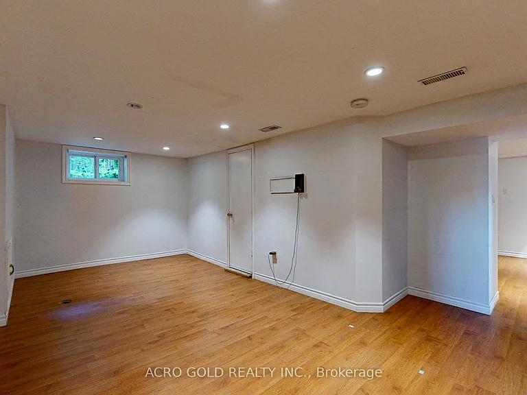 125 Leighland Ave — Photo 30