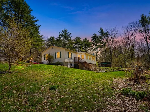6 Outlaw Road, Raymond, ME 04071
