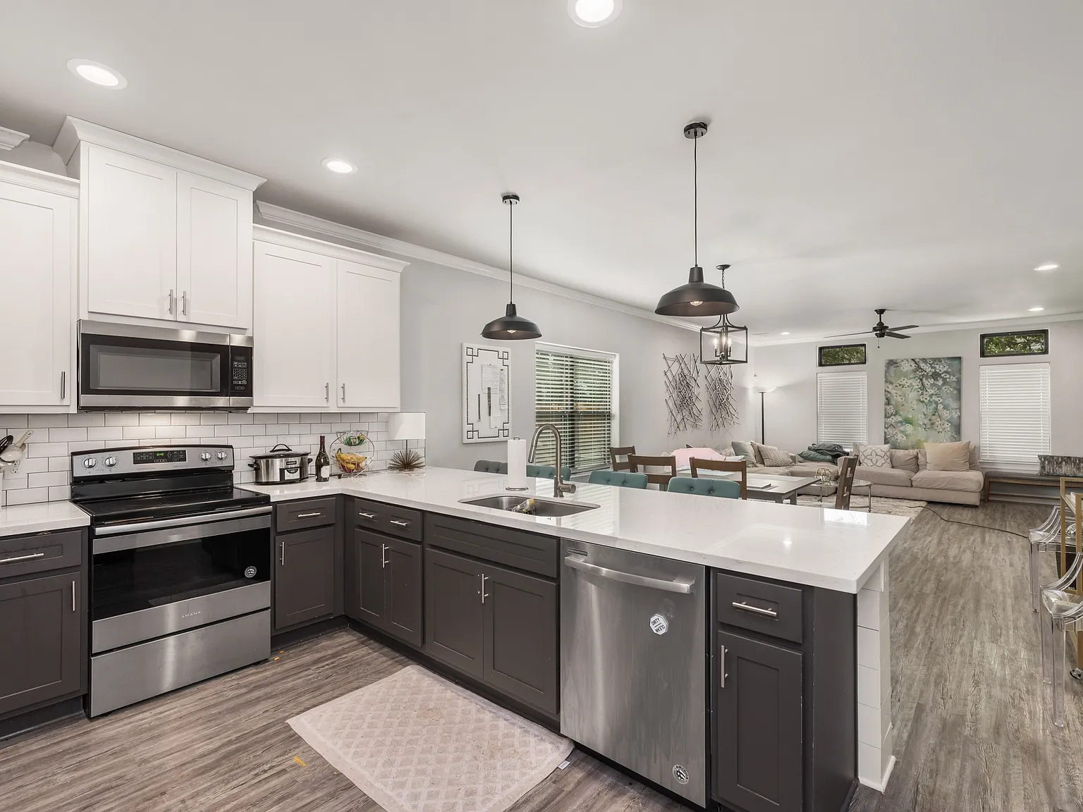 906 Fairview Avenue - A — Photo 2