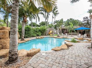 1221 Azalea Cres, Hollywood, FL 33019