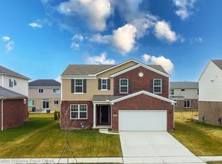 5256 Woods Dr, Sterling Heights, MI 48310