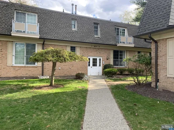 271 Collignon Way APT 8A, River Vale, NJ 07675