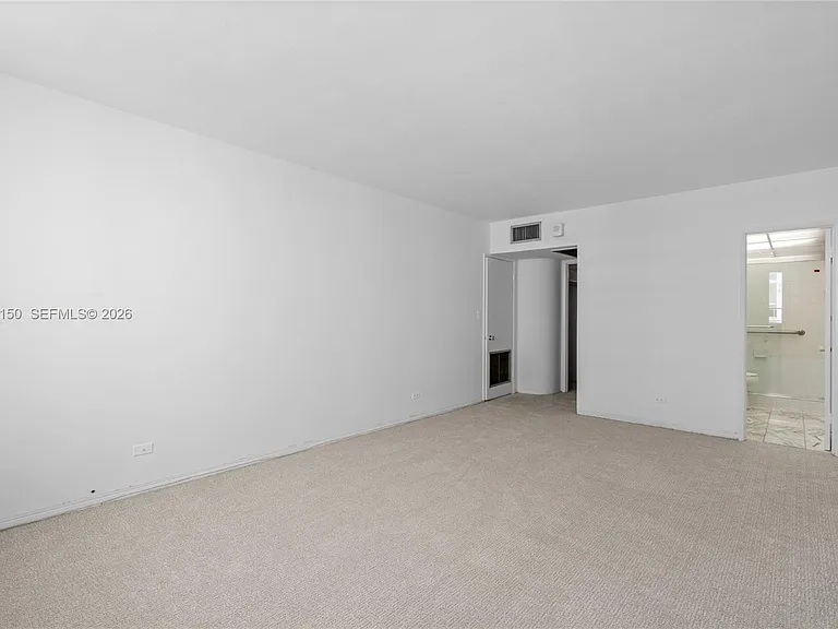 5005 Collins Ave #509 — Photo 10